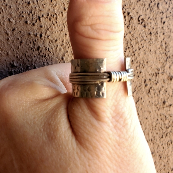 New Unique Twisted Silver Band Ring. - Picture 3 of 16